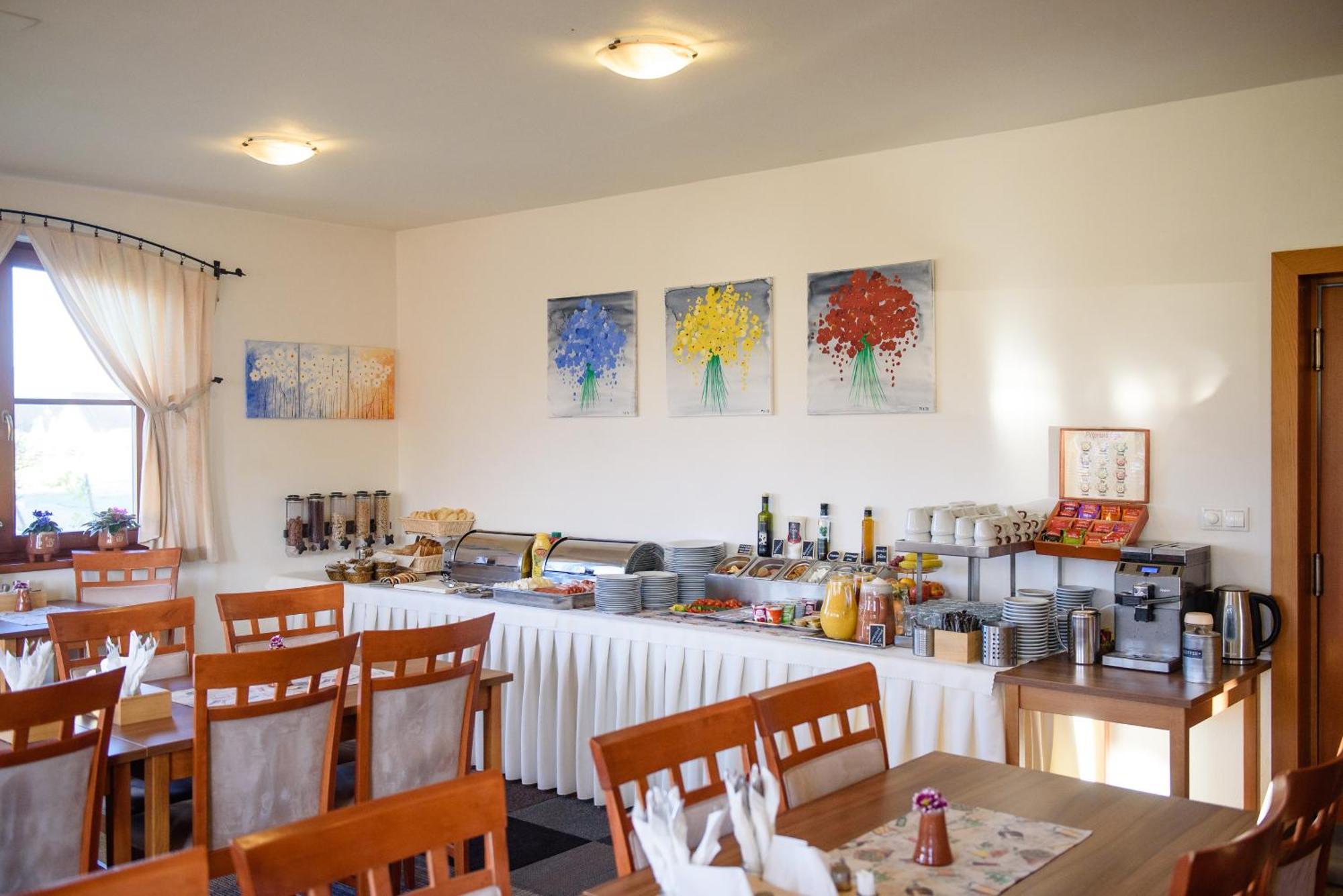 Maravar - Pivny Wellness Adults Only Липтовски-Трновец Экстерьер фото